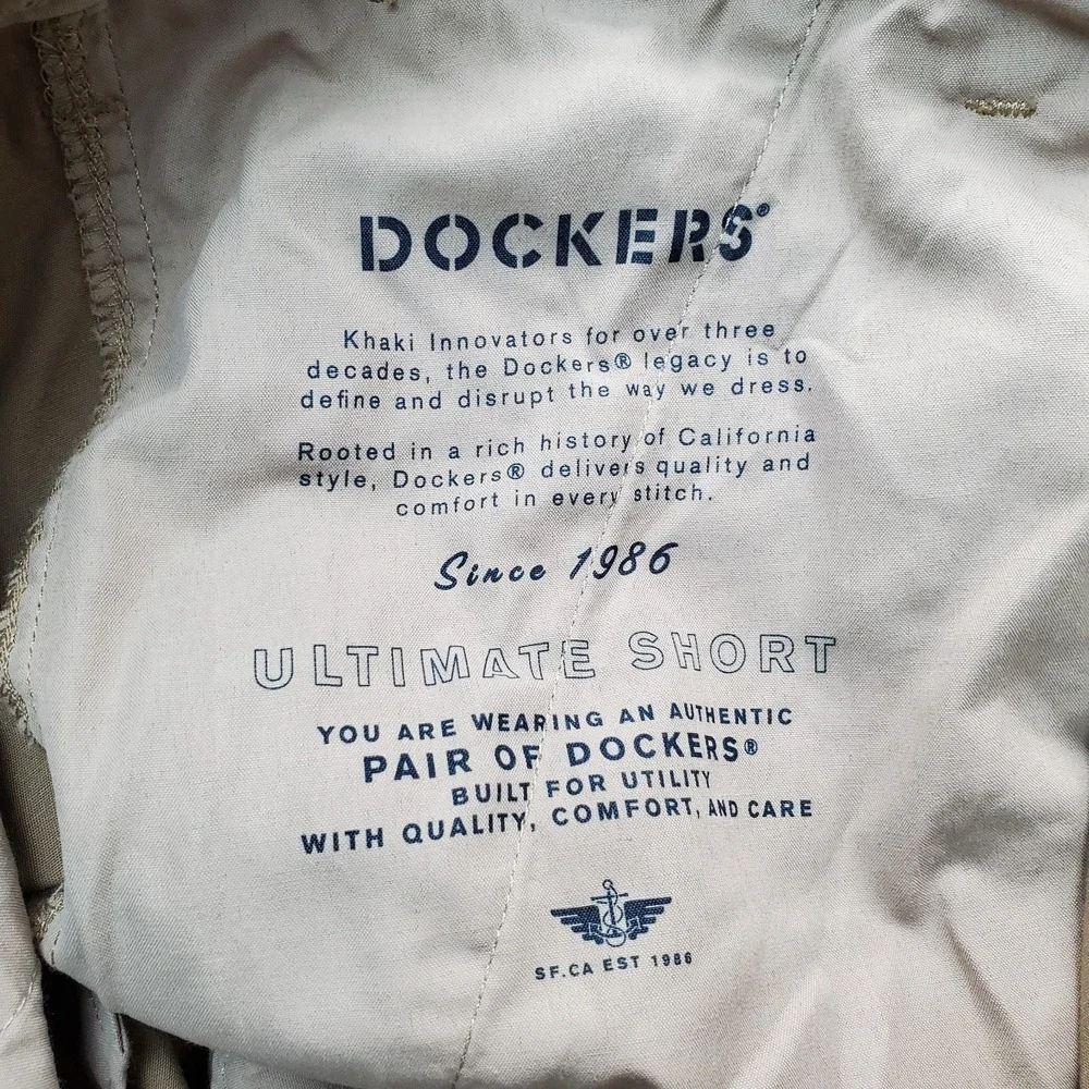 DOCKERS Supreme Flex Ultimate Shorts Mens 42‎ Brown Comfort Fit Flat Front